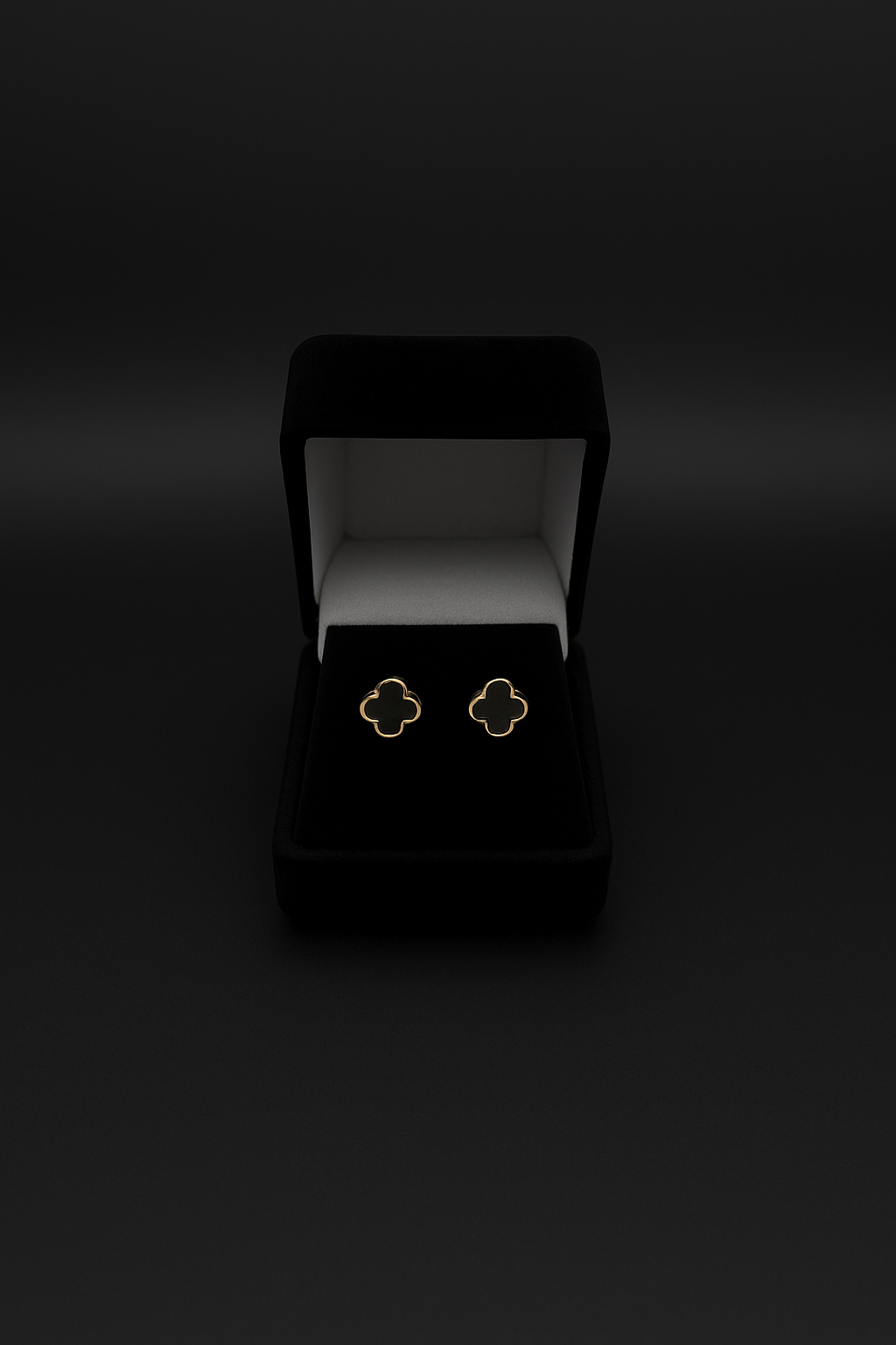 Clover Stud Earrings – Black