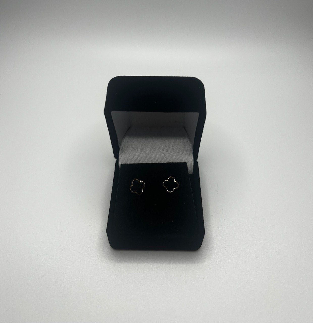 Clover Stud Earrings – Black