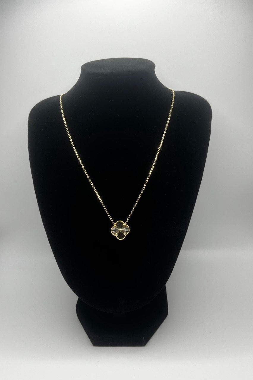 Gold Clover Necklace – 16mm